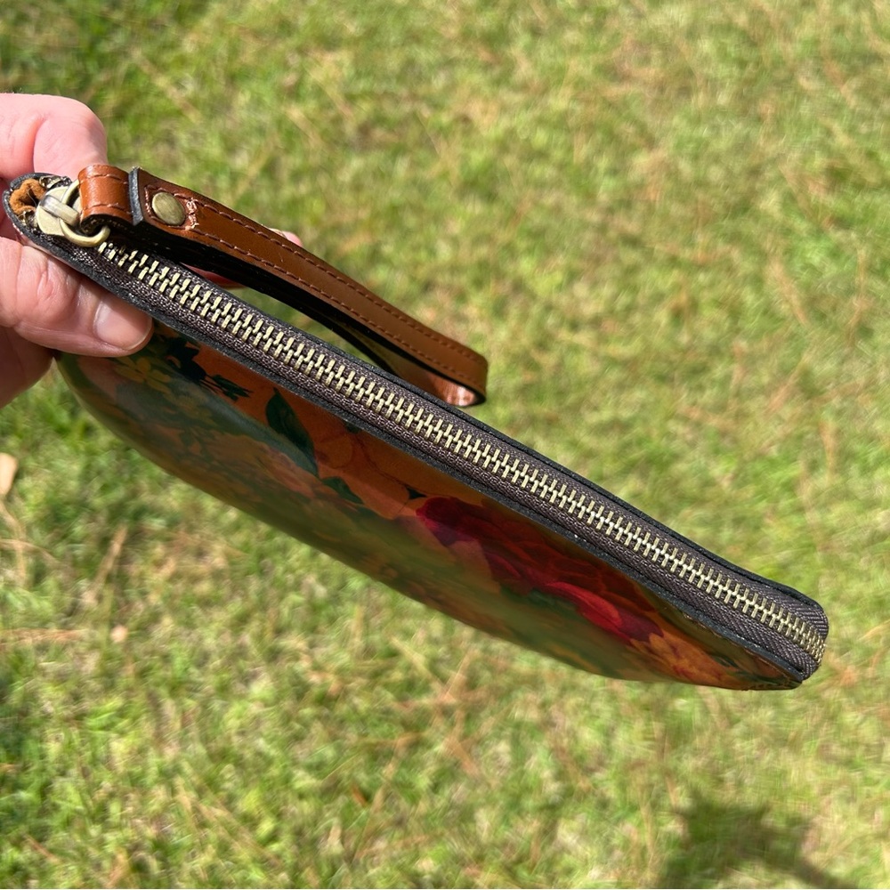 PATRICIA NASH CASSINI MULTI-COLOR FLORAL LEATHER WRISTLET - Picture 6 of 8